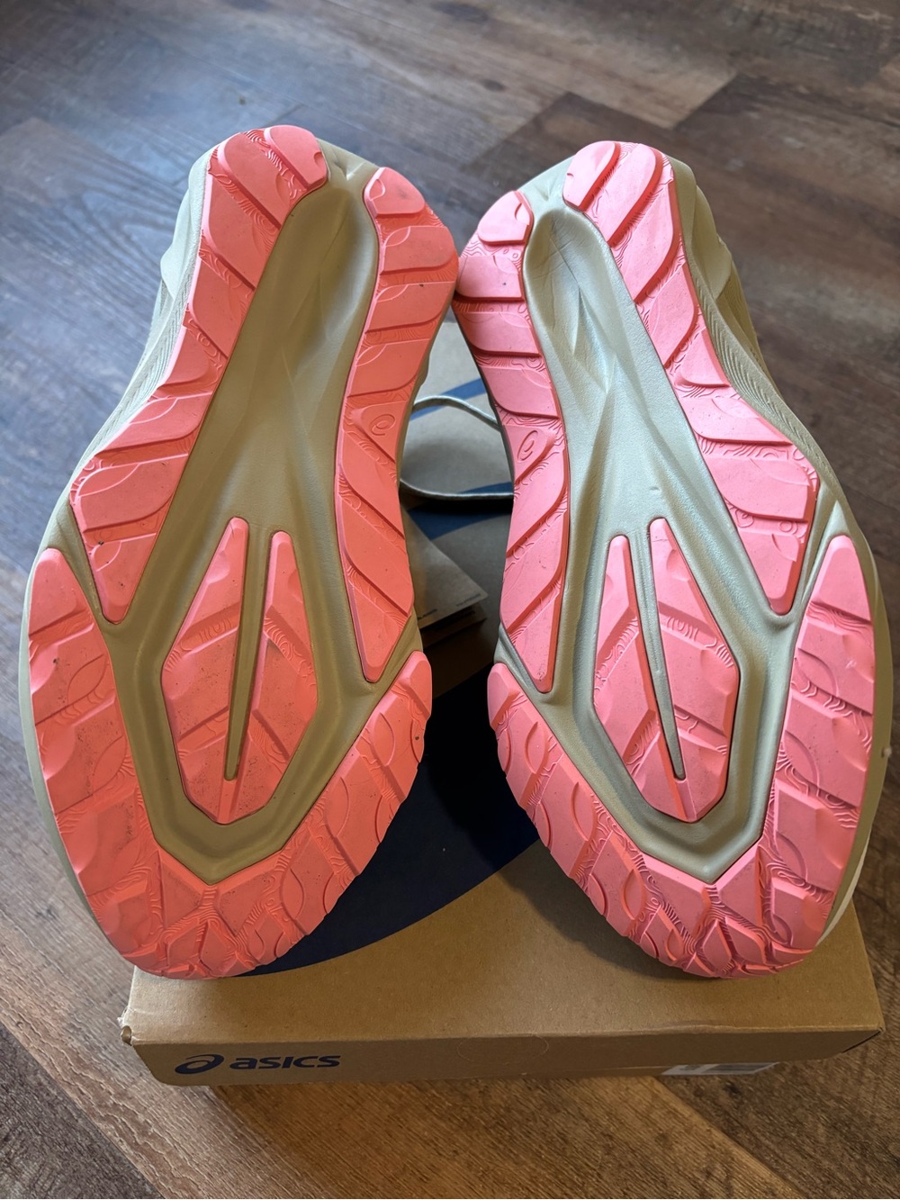 Asics NovaBlast 5 TR women’s 8.5 - Picture 5 of 7